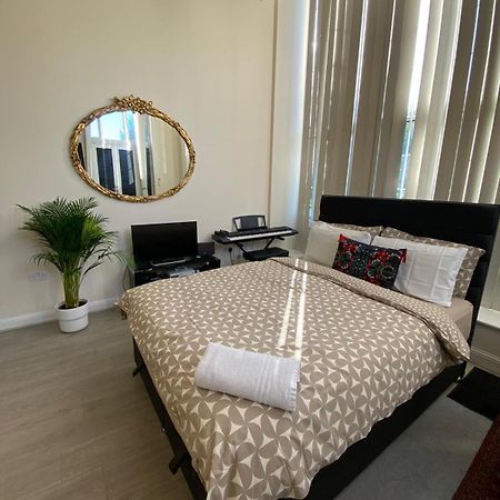 Spacious King Room With Private Entrance - Near Emirates And Camden And King'S Cross - 5 Min To Tube Finchley Ngoại thất bức ảnh