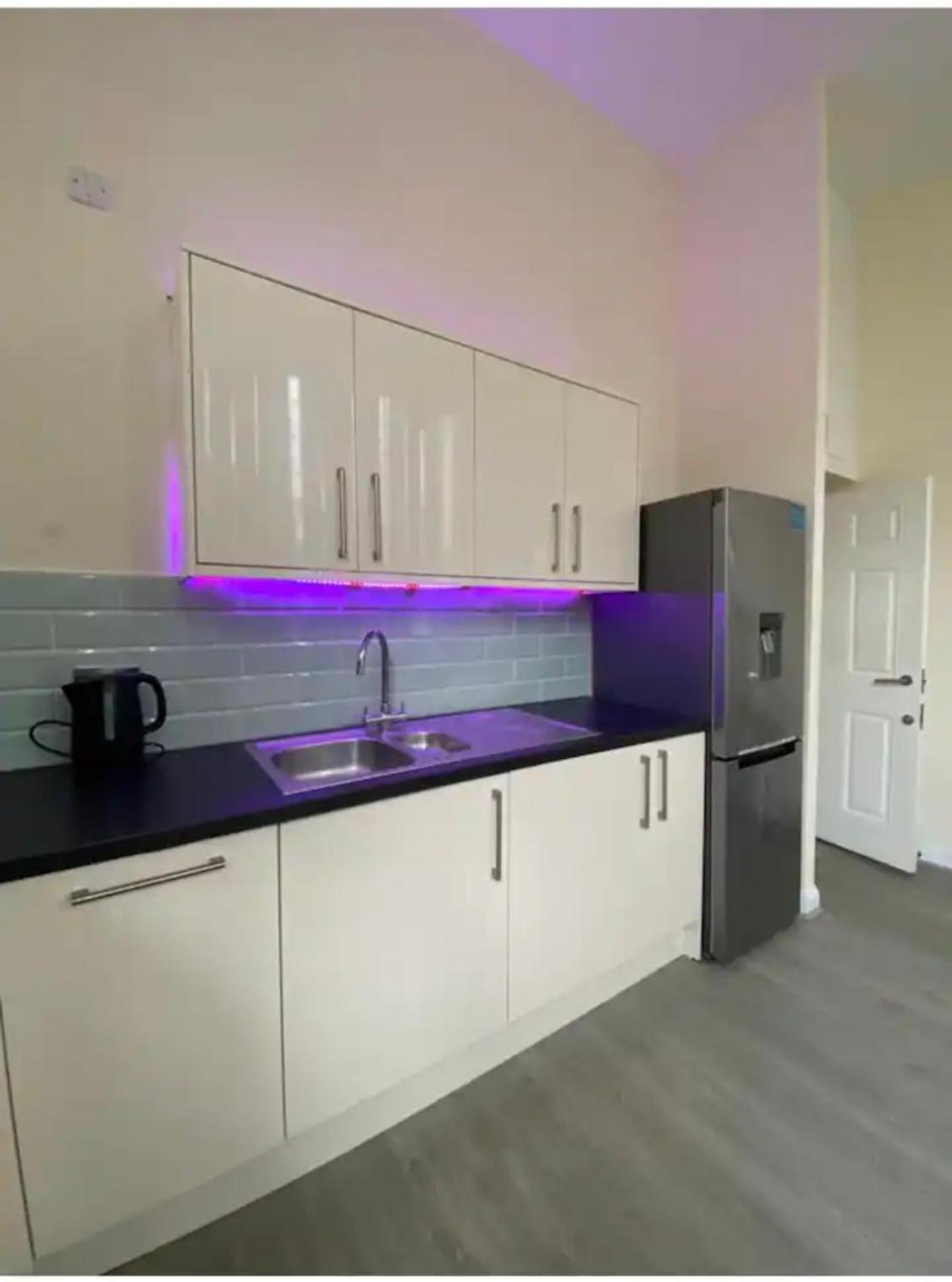 Spacious King Room With Private Entrance - Near Emirates And Camden And King'S Cross - 5 Min To Tube Finchley Ngoại thất bức ảnh