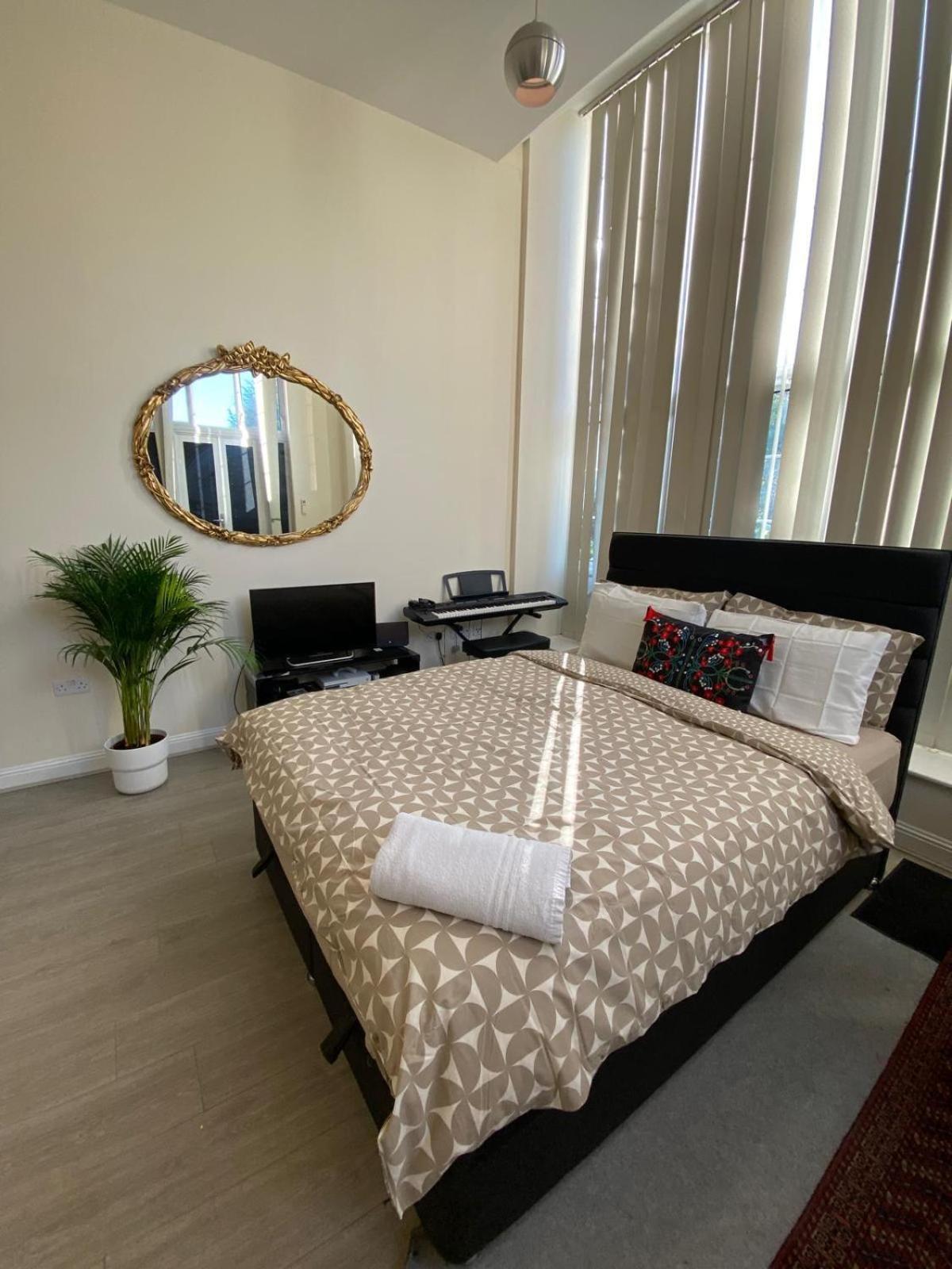 Spacious King Room With Private Entrance - Near Emirates And Camden And King'S Cross - 5 Min To Tube Finchley Ngoại thất bức ảnh