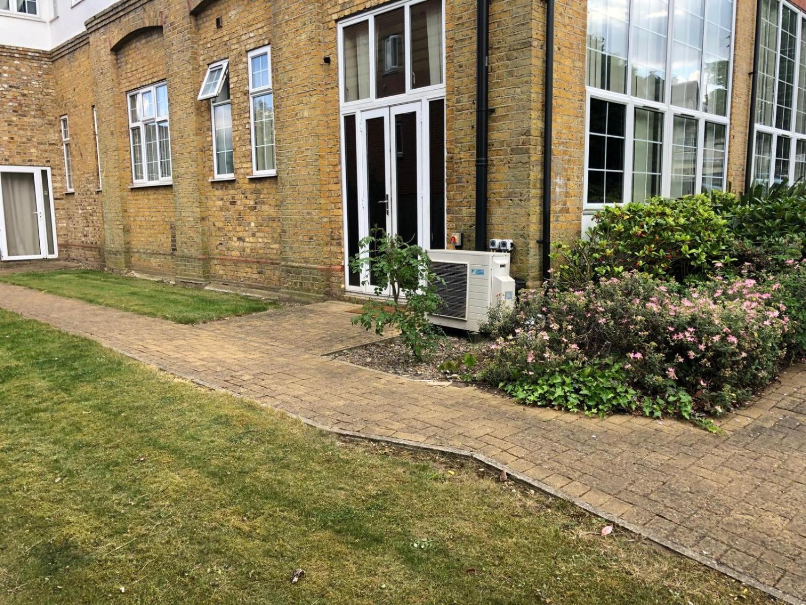 Spacious King Room With Private Entrance - Near Emirates And Camden And King'S Cross - 5 Min To Tube Finchley Ngoại thất bức ảnh