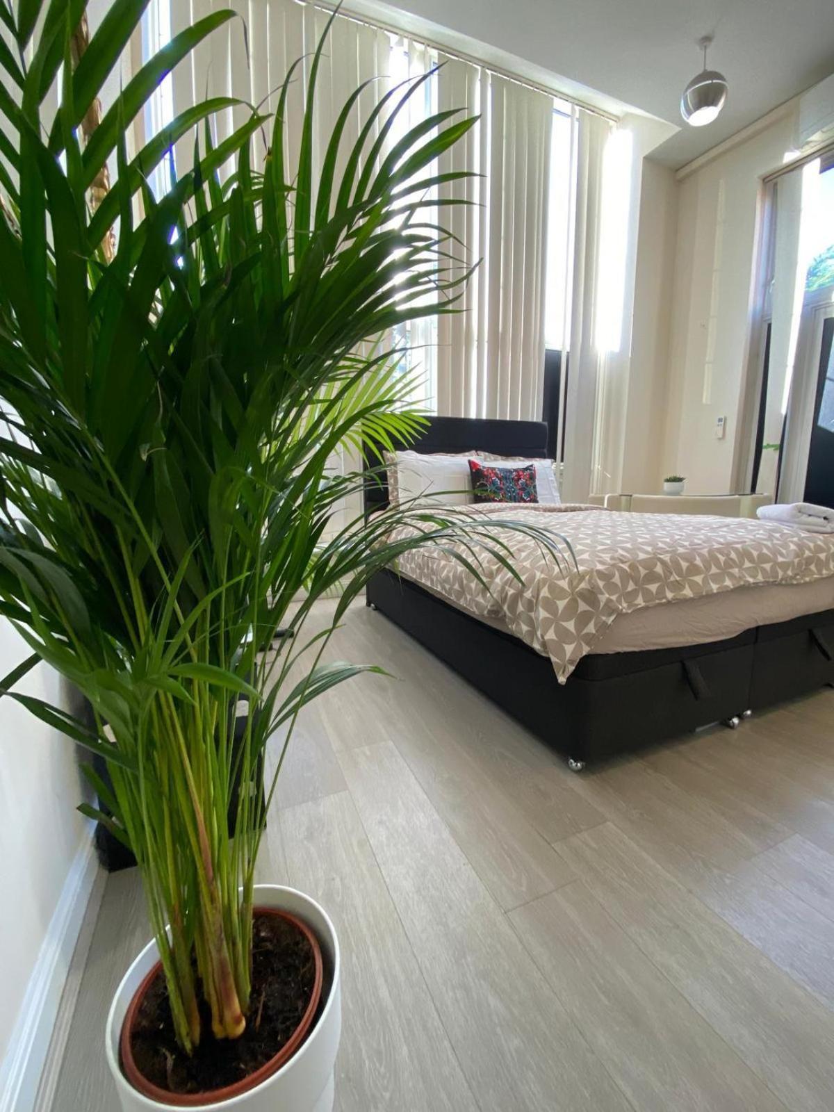 Spacious King Room With Private Entrance - Near Emirates And Camden And King'S Cross - 5 Min To Tube Finchley Ngoại thất bức ảnh